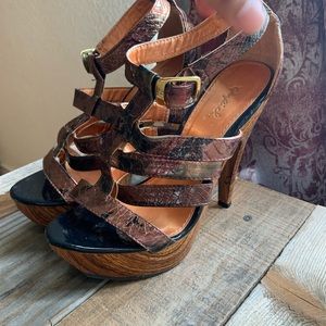 Qupid Platform Sandals